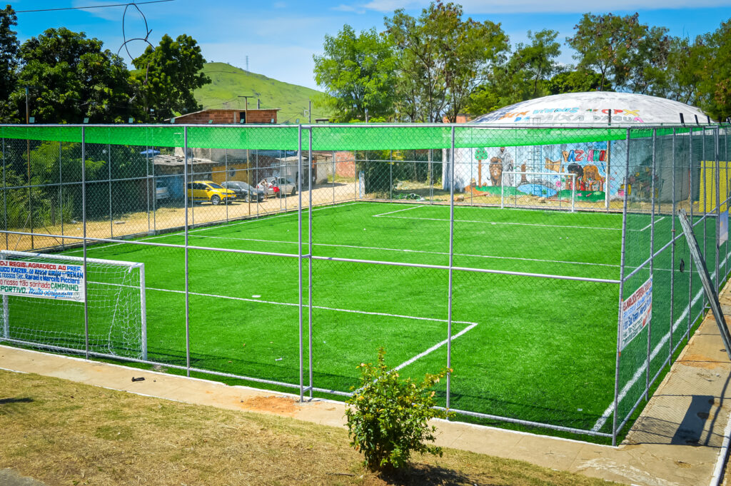 Queimados inaugura área de lazer na Caixa Dágua campo sintético