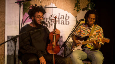 Duo da Baixada, Yoún lança sessões ao vivo no projeto Estúdio MangoLab