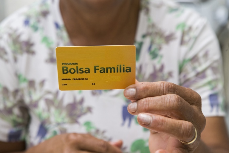 Queimados divulga lista de 2 mil novos usuários do Bolsa Família