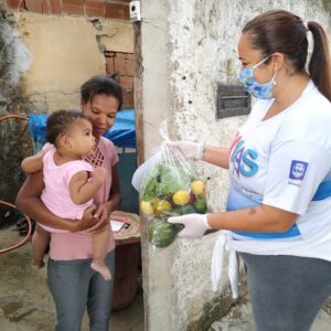 Nova Iguaçu entrega 300 cestas de alimentos para famílias dos programas PIPAS e Mamãe Presente