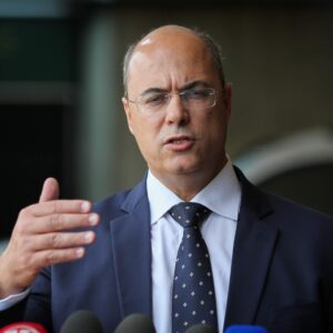 Witzel decreta reabertura gradual do comércio e indústria no estado