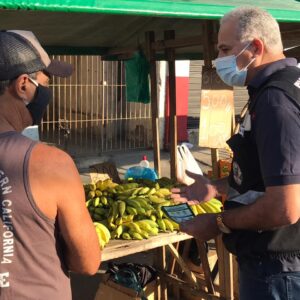 Feira dominical volta a funcionar com fiscalização em Queimados