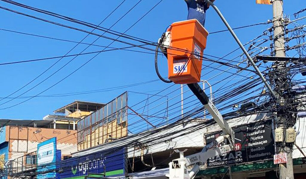 Nilópolis inicia instalação de iluminação de LED nas ruas da cidade