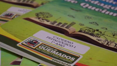 Prefeitura de Queimados inicia distribuição de kits escolares e apostilas pedagógicas às unidades municipais