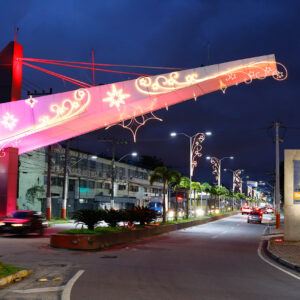 Praças e bairros de Belford Roxo ganham decoração de Natal