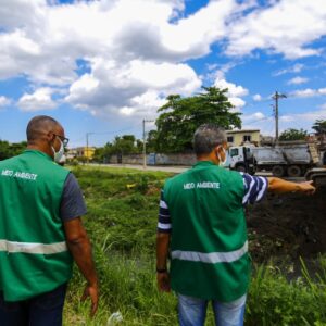 Projeto ‘Limpa Rio’ começa a dragar Canal Maxambomba em Belford Roxo