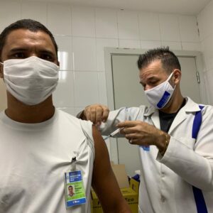 Meriti começa a vacinar profissionais de saúde do Hospital da Mulher e da Casa de Saúde e Maternidade Santa Terezinha