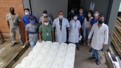 UFRJ doa álcool 70 e em gel a municípios da Baixada Fluminense
