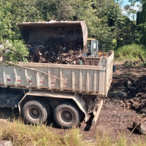 INEA retira 250 toneladas de lixo na barragem do Rio Sarapuí