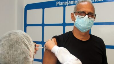 Nova Iguaçu vacina pessoas até 31 anos nesta semana