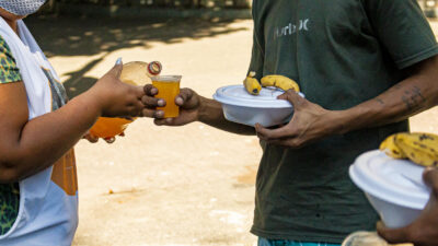 Geo sem Fome arrecada doações para moradores em situação de rua na Baixada Fluminense