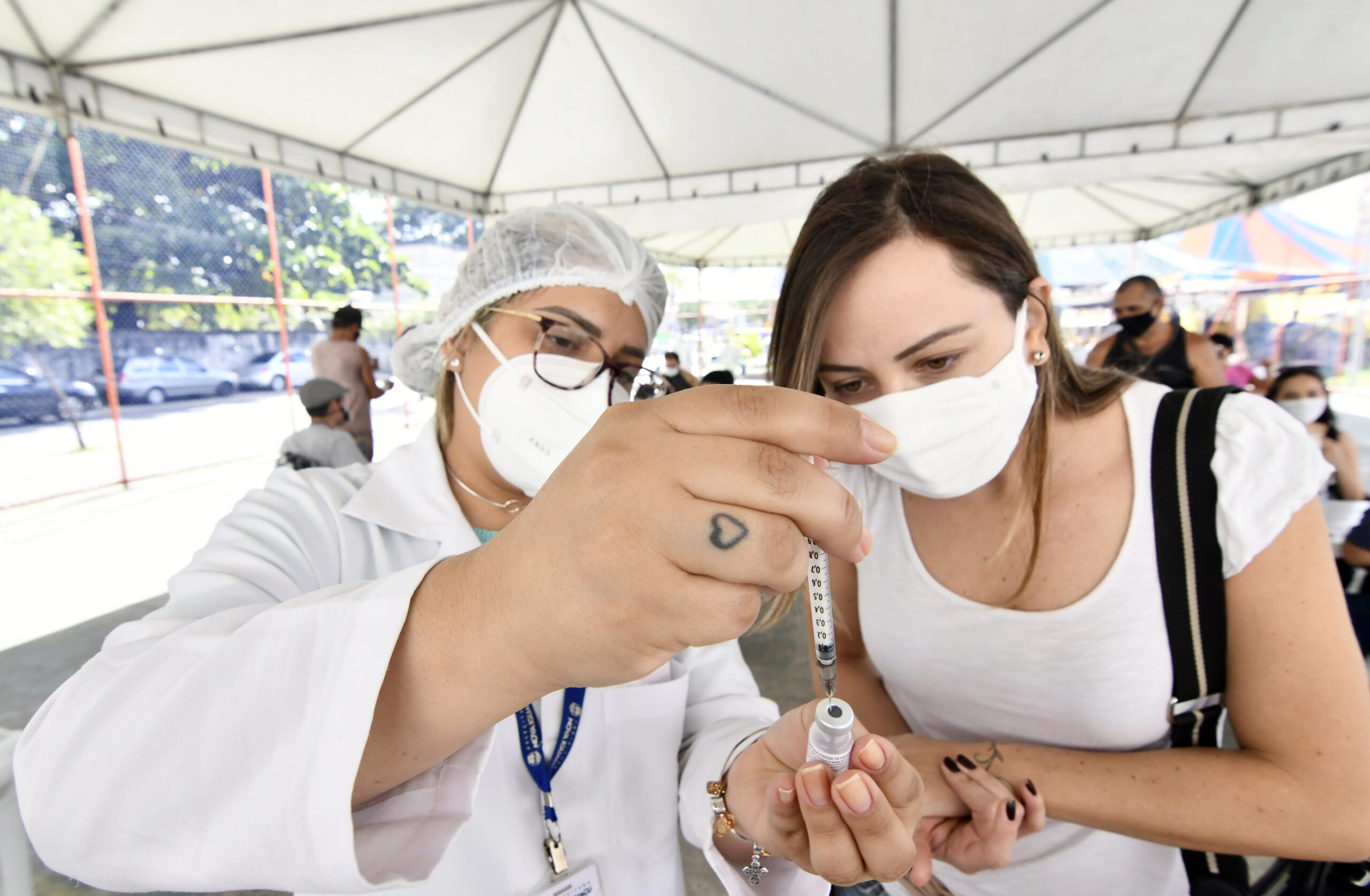 Nova Iguaçu vacina pessoas entre 27 e 29 anos nesta semana