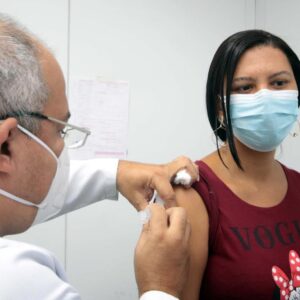 Nova Iguaçu vacina pessoas com 28 anos nesta quinta-feira (12)