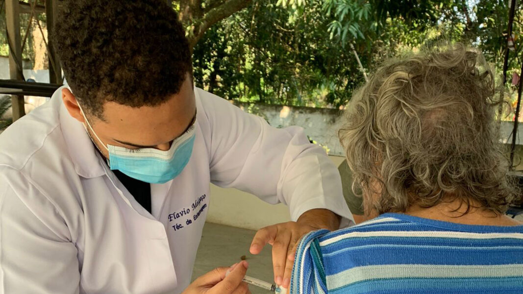 Magé inicia vacinação adicional para pessoas com comorbidades