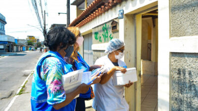 Idosos acamados recebem terceira dose da vacina em Nilópolis