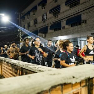 Corrida de rua e intervenção artística marcam 20 anos do Observatório de Favelas
