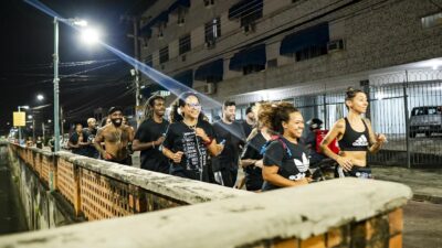Corrida de rua e intervenção artística marcam 20 anos do Observatório de Favelas