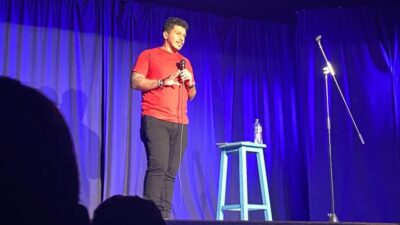 Cria de Mesquita, humorista Vitor Costa agita teatros em Portugal com shows de Stand-up Comedy
