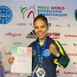 Atleta de Magé é bronze em mundial de kickboxing realizado em Veneza