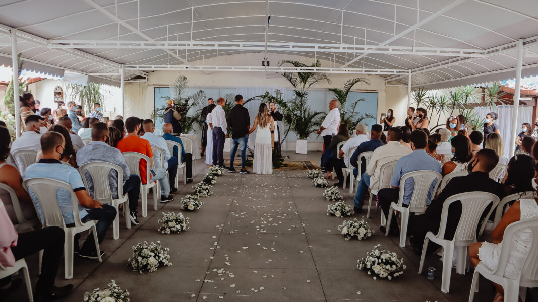 57 casais participam de casamento comunitário em Magé