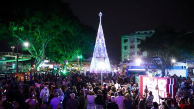 São João de Meriti inaugura árvore de Natal