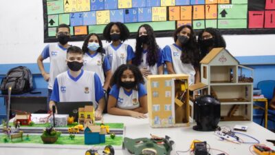 Alunos de Duque de Caxias vencem campeonato estadual de robótica