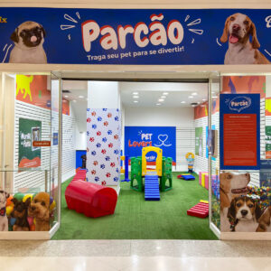 Caxias Shopping inaugura Parcão para diversão dos pets