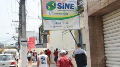 Magé entrega cartões Supera Rio no posto Sine