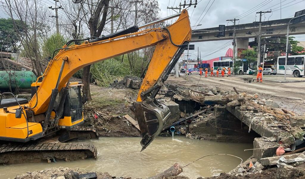 Nova Iguaçu atende população vítima de chuva e faz campanha de arrecadação