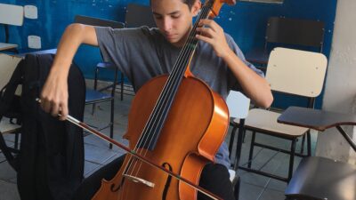 Caxias: Projeto social oferece aulas de música para crianças