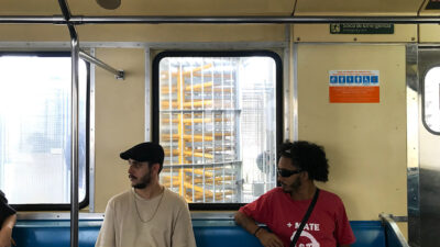 Rapper caxiense lança videoclipe que questiona a metrópole carioca para além dos cartões postais