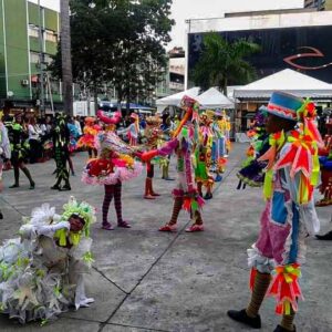 Quadrilhas Julinas se apresentam na Praça do Pacificador