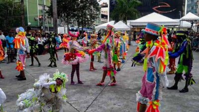 Quadrilhas Julinas se apresentam na Praça do Pacificador