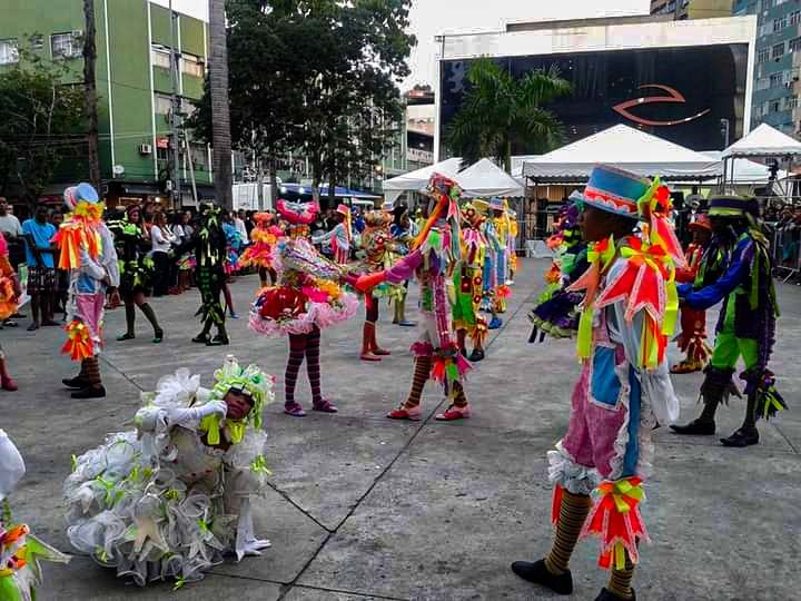 Quadrilhas Julinas se apresentam na Praça do Pacificador