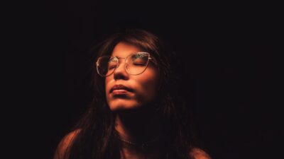 Cantora meritiense CAROU lança seu primeiro single de 2022; ouça ‘Não Deixa pra Depois’
