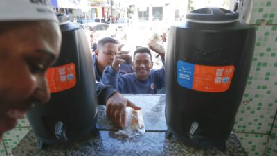 ‘Café do Trabalhador’: Queimados tem primeiro ponto de café da manhã a R$ 0,50 na Baixada Fluminense