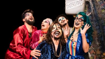 Nilópolis recebe espetáculo com estética queer e feminista que une música e humor
