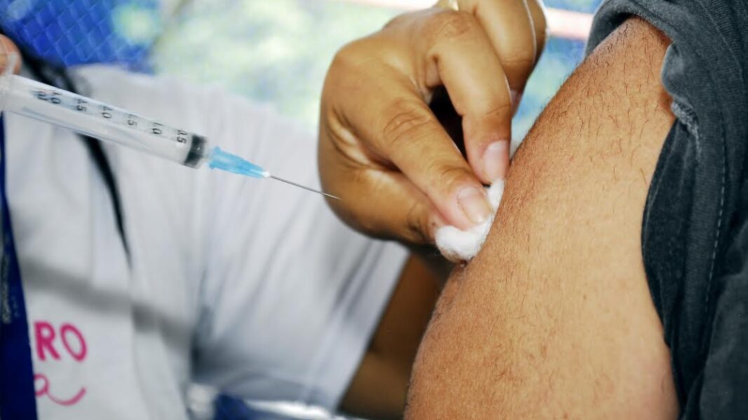 Nova Iguaçu segue vacinando a população contra Covid-19