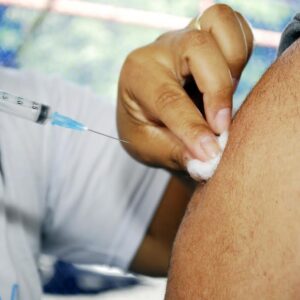 Nova Iguaçu segue vacinando a população contra Covid-19