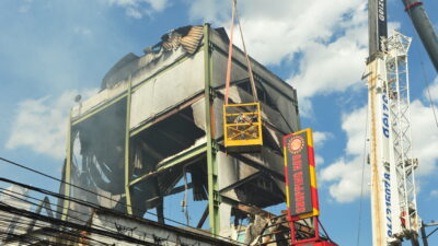 Prédio do antigo Shopping Vida atingido por incêndio começa a ser demolido