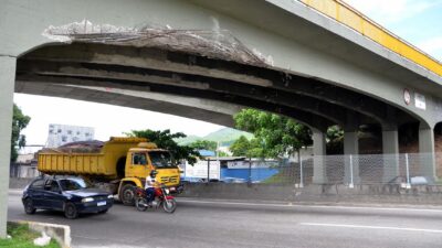 Obra de reparo estrutural de viaduto atingido por caminhão na Dutra começa neste sábado (11)