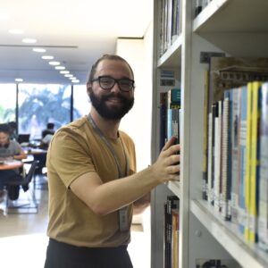 Clube do livro valoriza literatura nacional em biblioteca municipal de Duque de Caxias