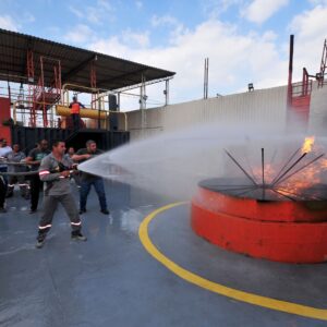 Voluntários de Nova Iguaçu participam de capacitação para atuar em prevenção e combate a incêndio