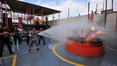 Voluntários de Nova Iguaçu participam de capacitação para atuar em prevenção e combate a incêndio