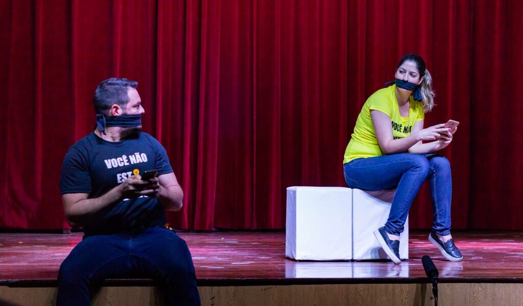 Espetáculo teatral “Você Não Está Sozinho” discute o tema Setembro Amarelo em escola de São João de Meriti