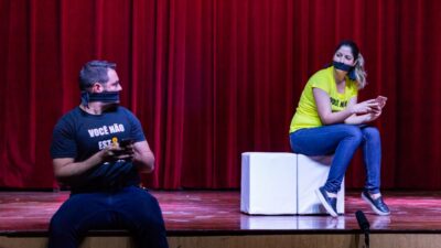 Espetáculo teatral “Você Não Está Sozinho” discute o tema Setembro Amarelo em escola de São João de Meriti