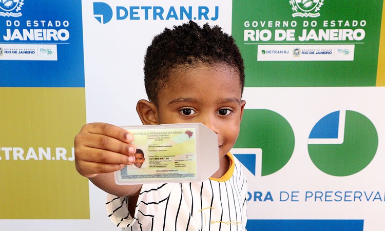 Detran.RJ já emite nova Carteira de Identidade Nacional para cidadãos até 30 anos de idade