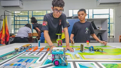 Alunos de colégios estaduais de Nova Iguaçu disputam torneio nacional de robótica