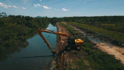 Magé: Programa Limpa Rio começa o desassoreamento no bairro Canal
