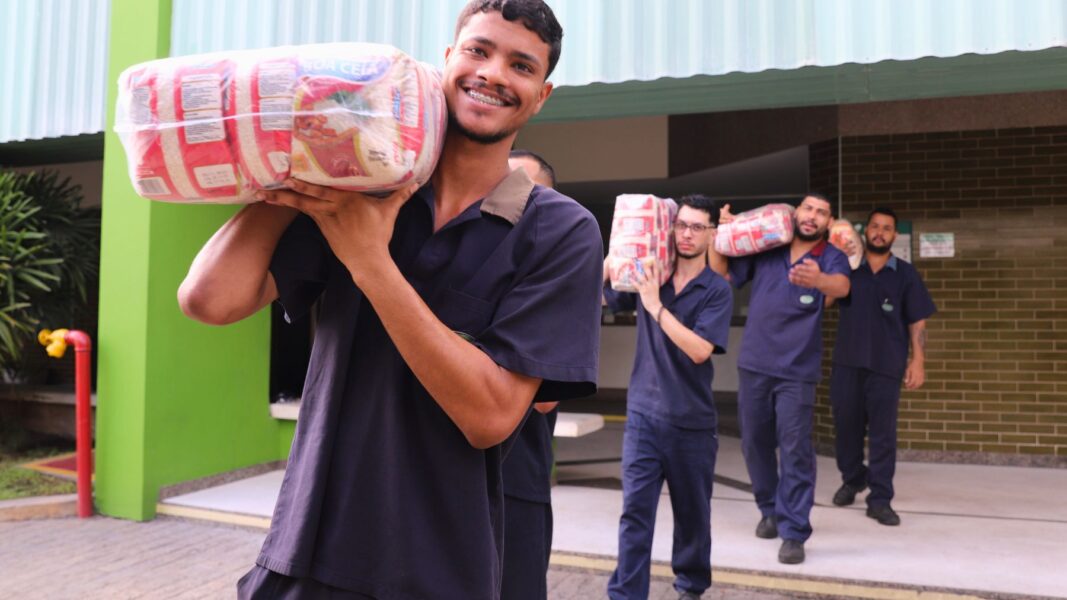 “Natal Mais”: mais de quatro toneladas de alimentos são entregues a instituições da Baixada Fluminense